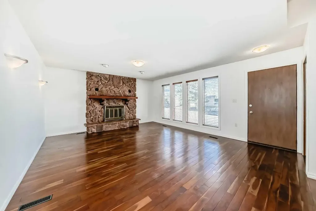 2 Nichols Crescent Red Deer AB T4P 1P6