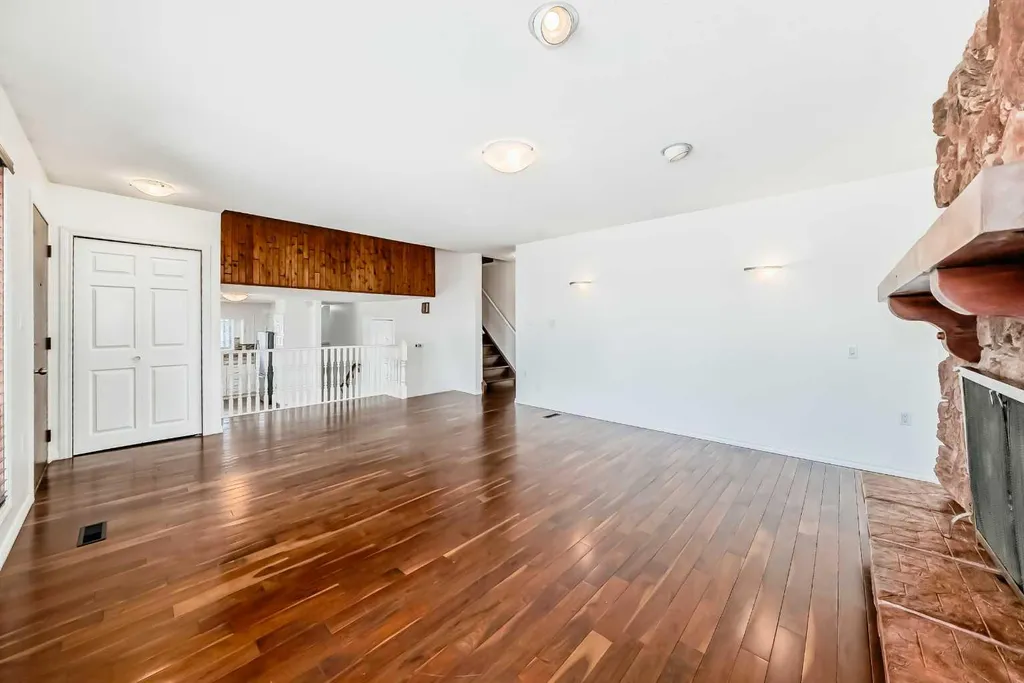 2 Nichols Crescent Red Deer AB T4P 1P6