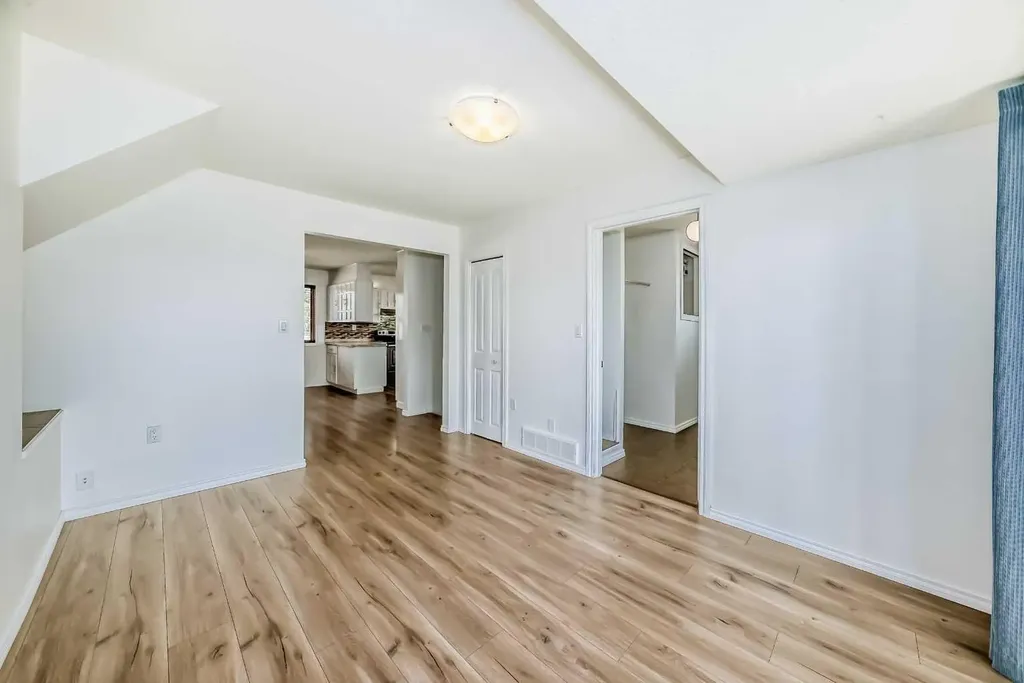 2 Nichols Crescent Red Deer AB T4P 1P6