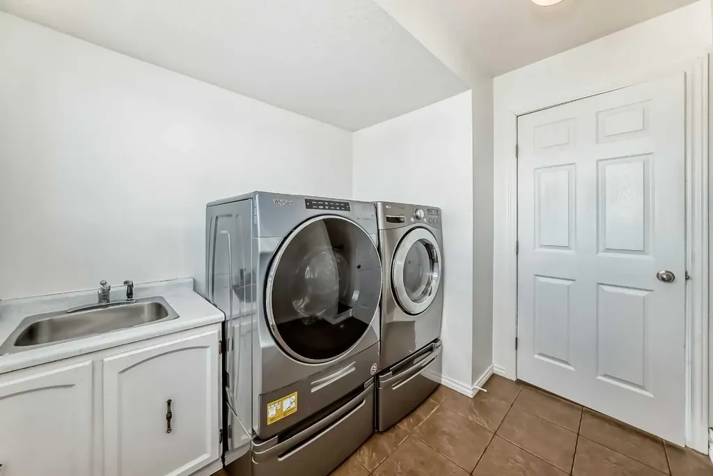 2 Nichols Crescent Red Deer AB T4P 1P6