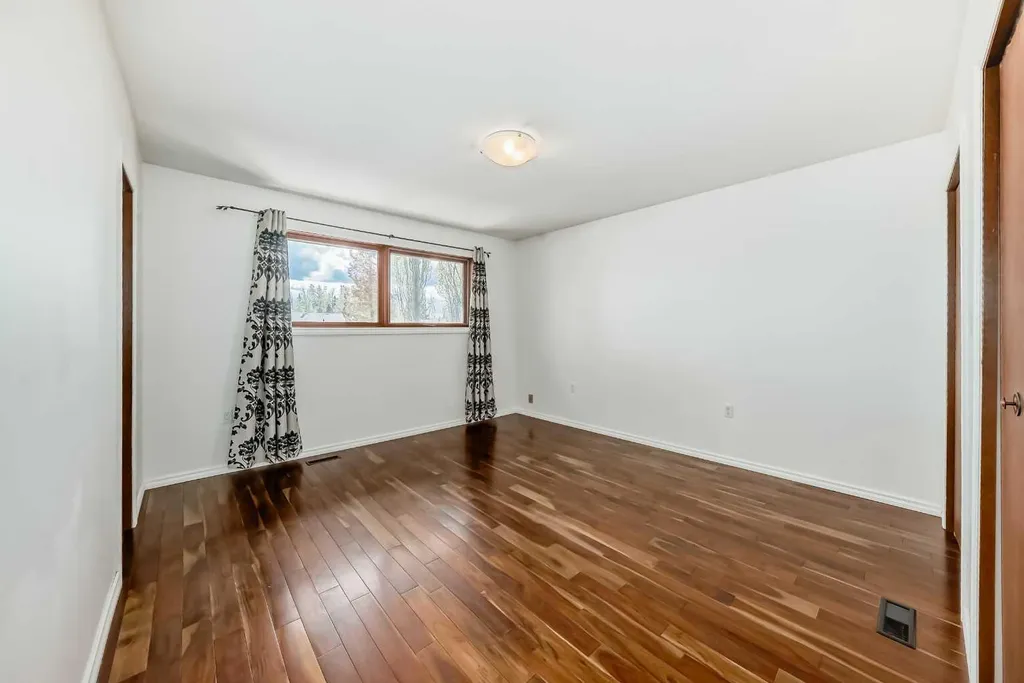 2 Nichols Crescent Red Deer AB T4P 1P6