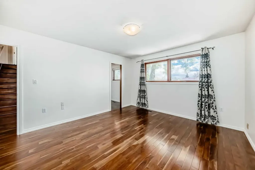 2 Nichols Crescent Red Deer AB T4P 1P6