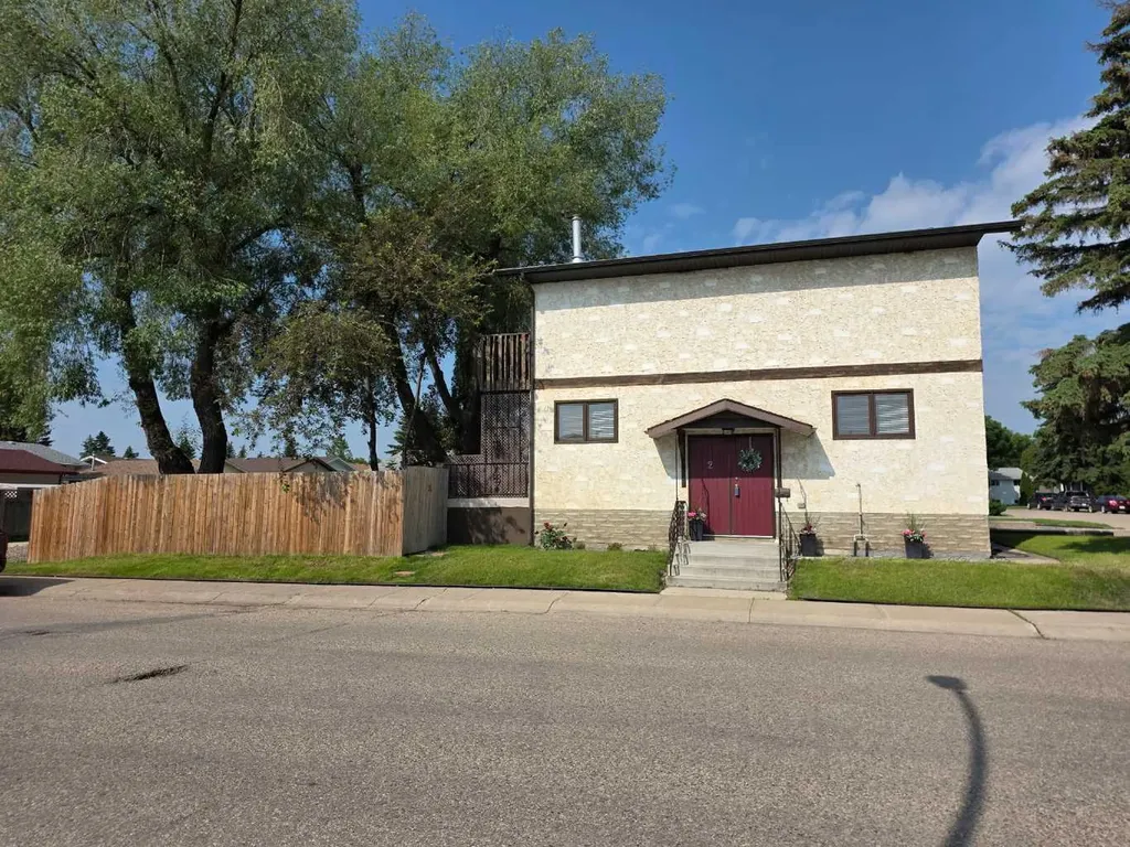 2 Nichols Crescent Red Deer AB T4P 1P6