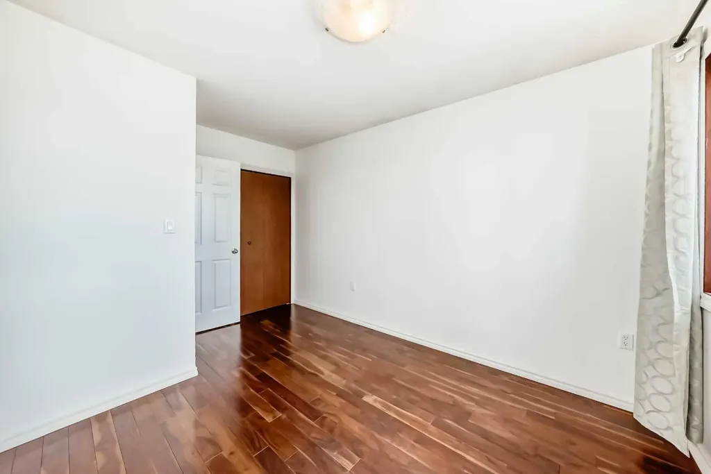 2 Nichols Crescent Red Deer AB T4P 1P6