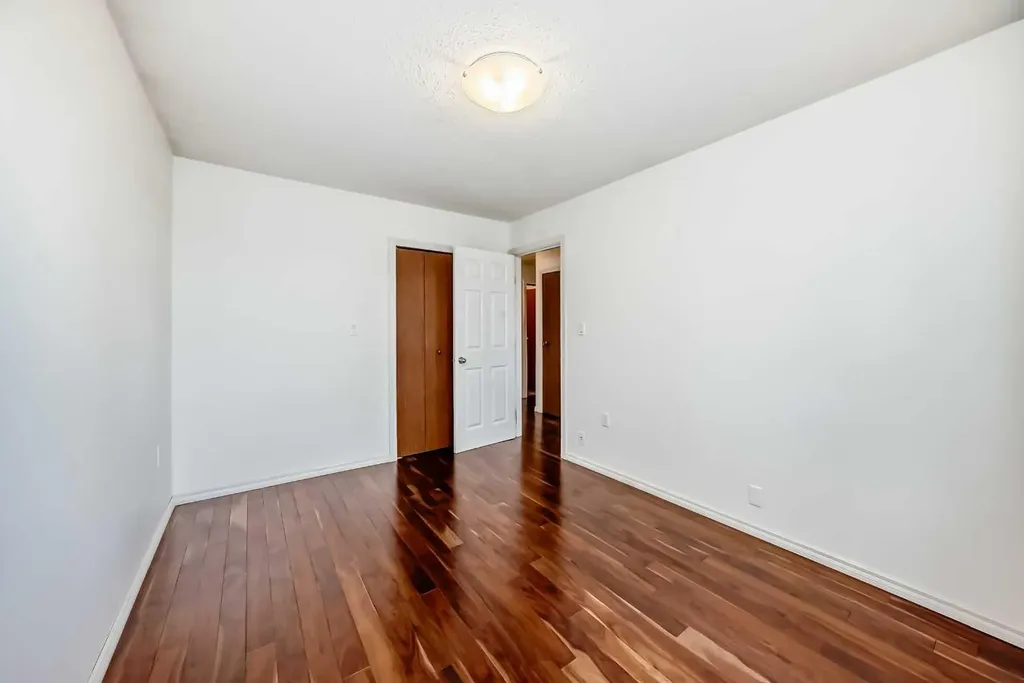 2 Nichols Crescent Red Deer AB T4P 1P6