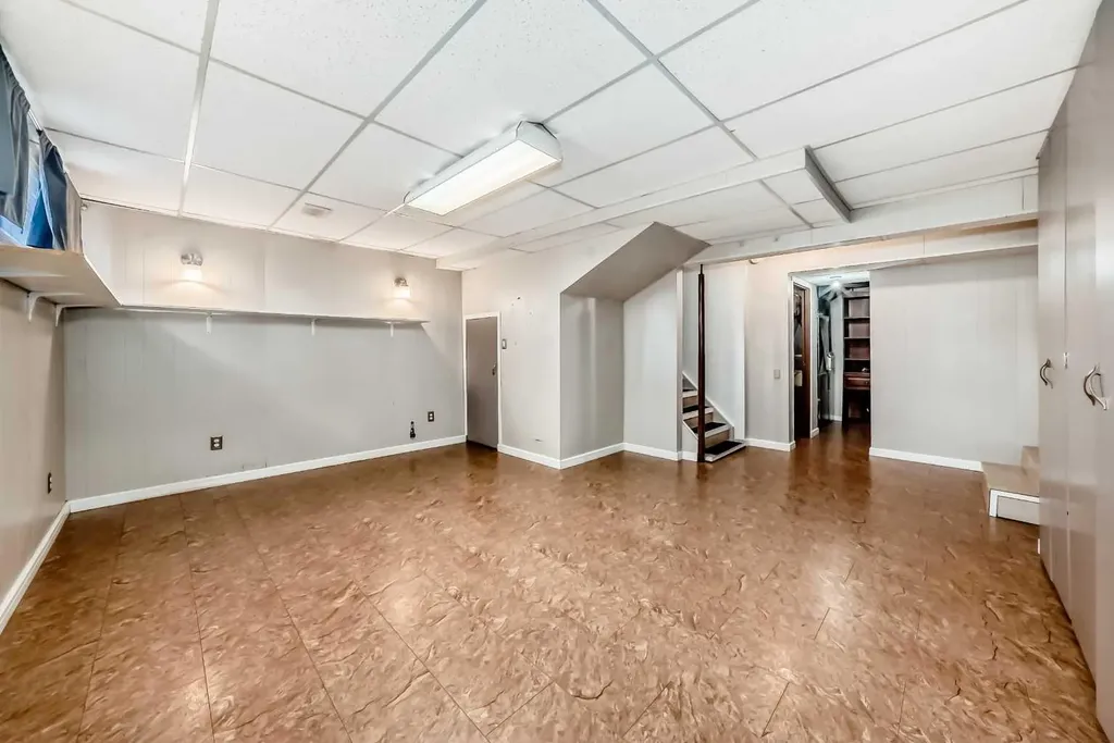 2 Nichols Crescent Red Deer AB T4P 1P6