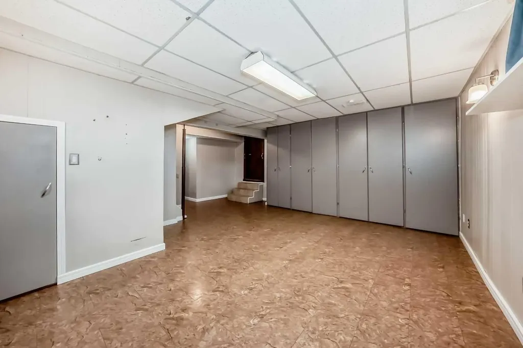 2 Nichols Crescent Red Deer AB T4P 1P6