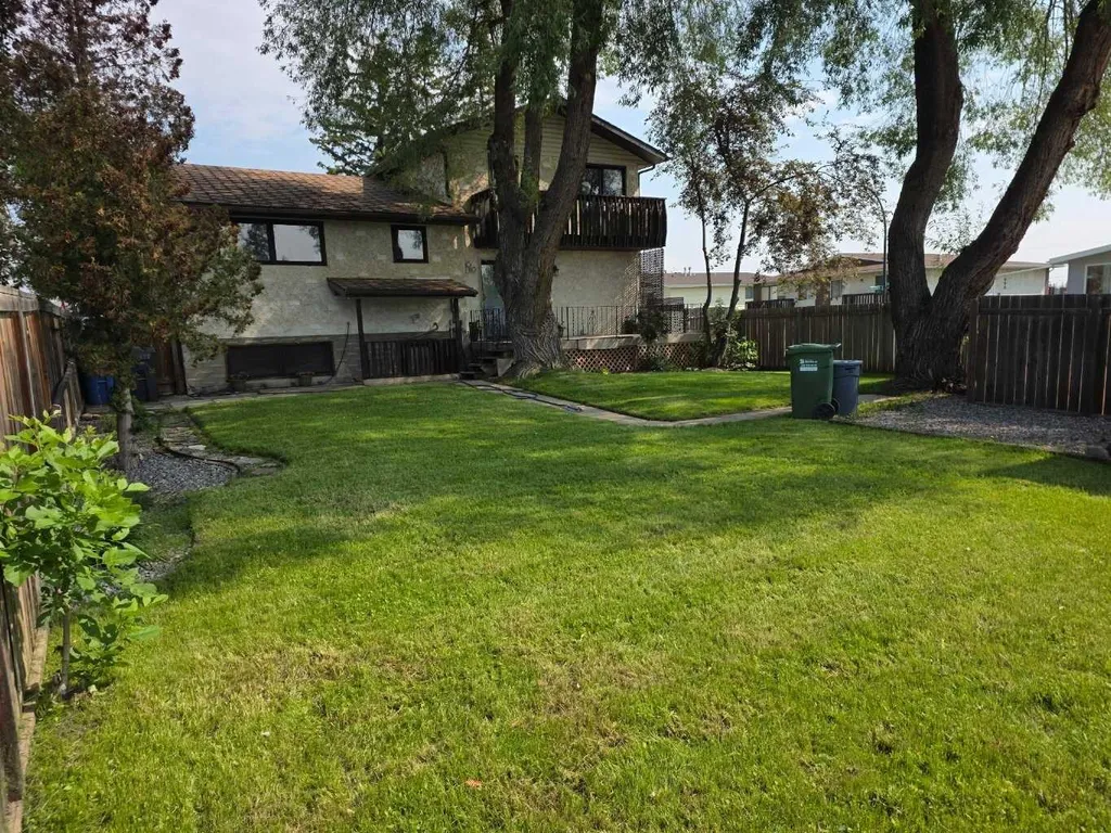 2 Nichols Crescent Red Deer AB T4P 1P6