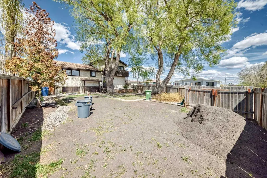 2 Nichols Crescent Red Deer AB T4P 1P6