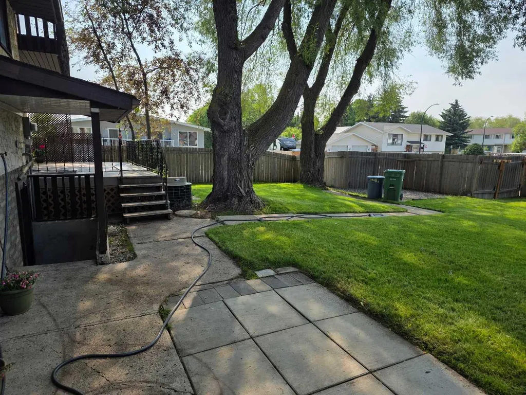 2 Nichols Crescent Red Deer AB T4P 1P6