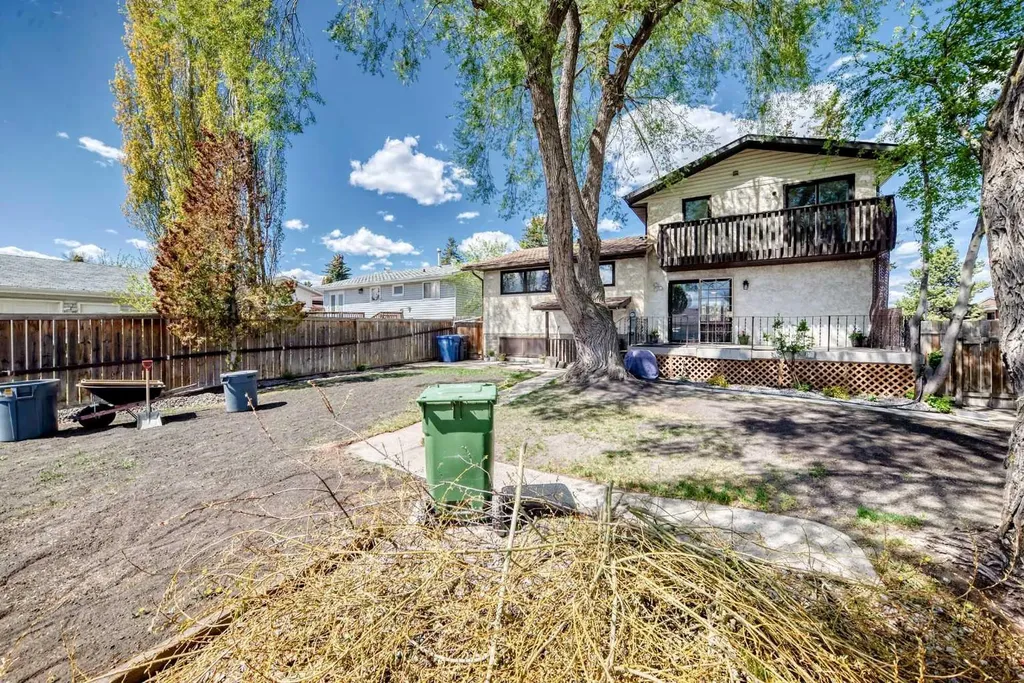 2 Nichols Crescent Red Deer AB T4P 1P6