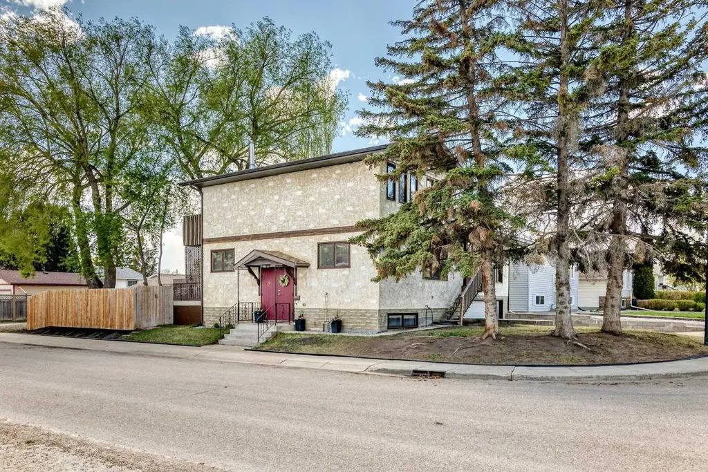2 Nichols Crescent Red Deer AB T4P 1P6