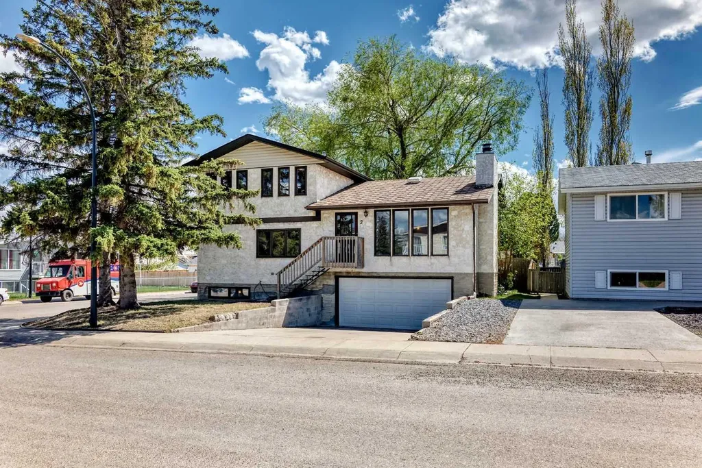 2 Nichols Crescent Red Deer AB T4P 1P6