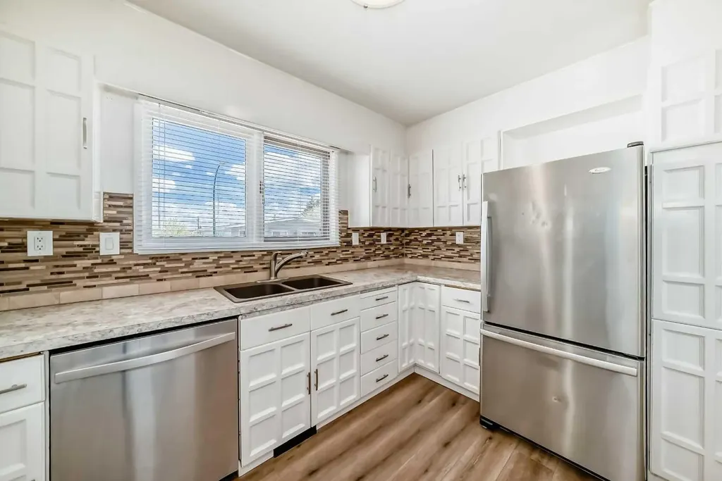 2 Nichols Crescent Red Deer AB T4P 1P6