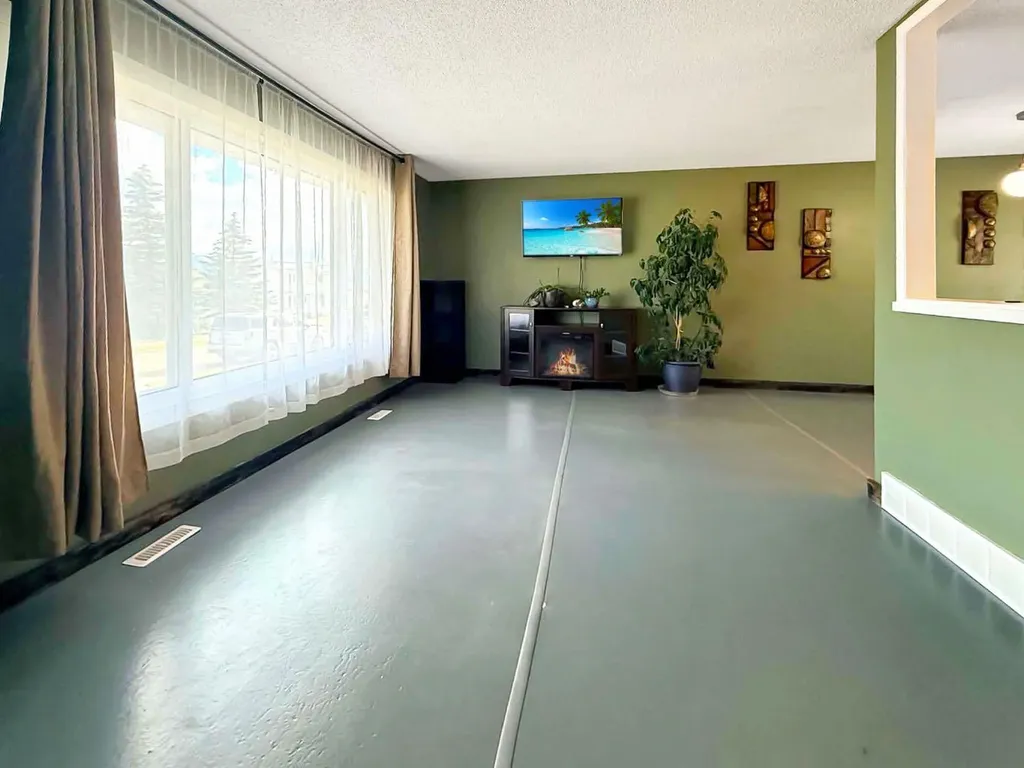 10534 98th Avenue Grande Cache AB t0e0y0