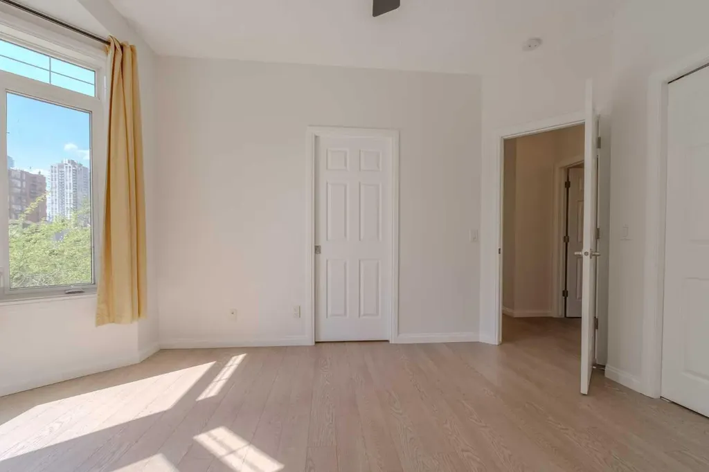 923 15 Avenue SW Calgary AB T2R 0S2