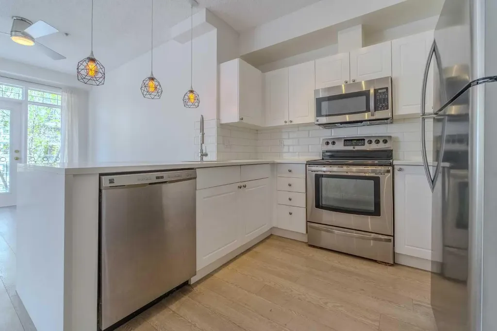 923 15 Avenue SW Calgary AB T2R 0S2