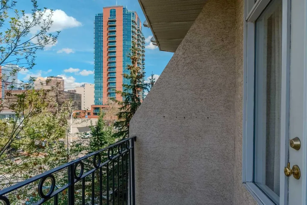 923 15 Avenue SW Calgary AB T2R 0S2