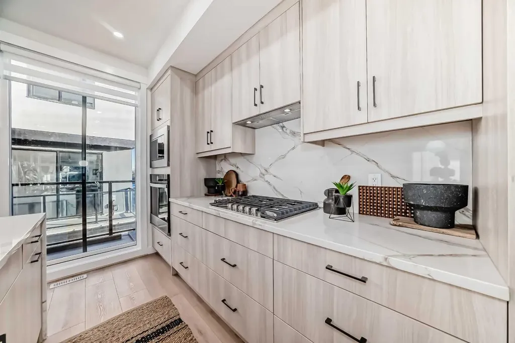 3404 8 Avenue SW Calgary AB T3C2Z7