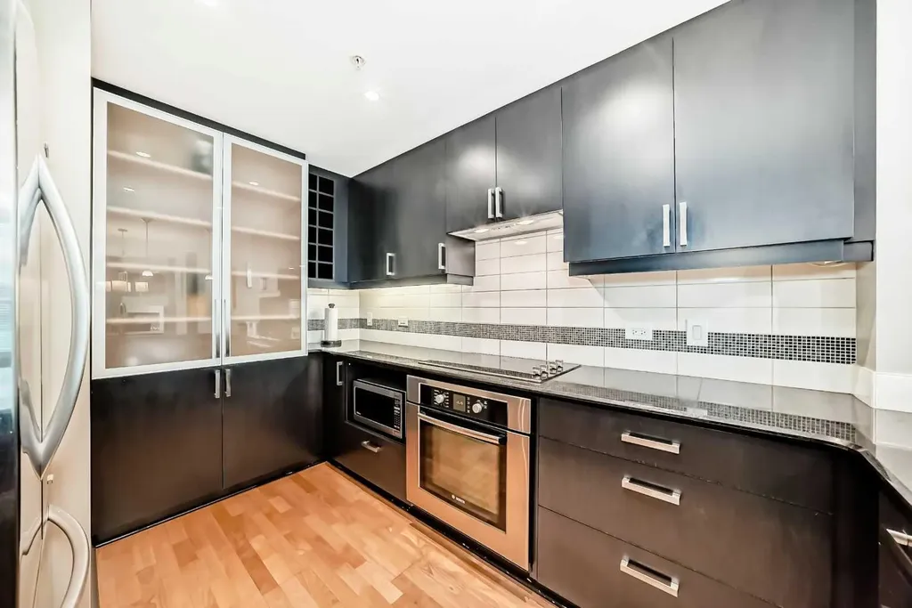 888 4 Avenue SW Calgary AB T2P 0V2