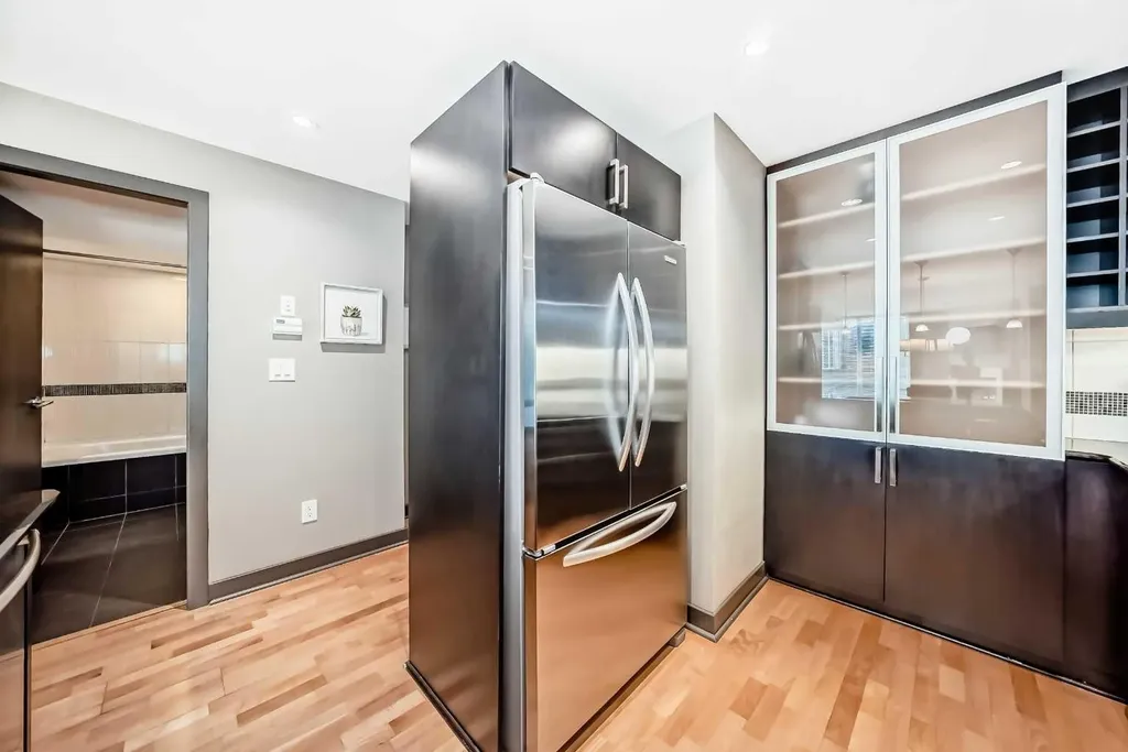 888 4 Avenue SW Calgary AB T2P 0V2