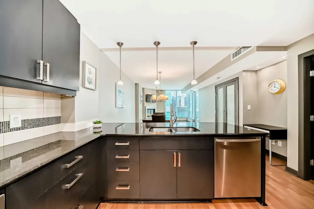 888 4 Avenue SW Calgary AB T2P 0V2