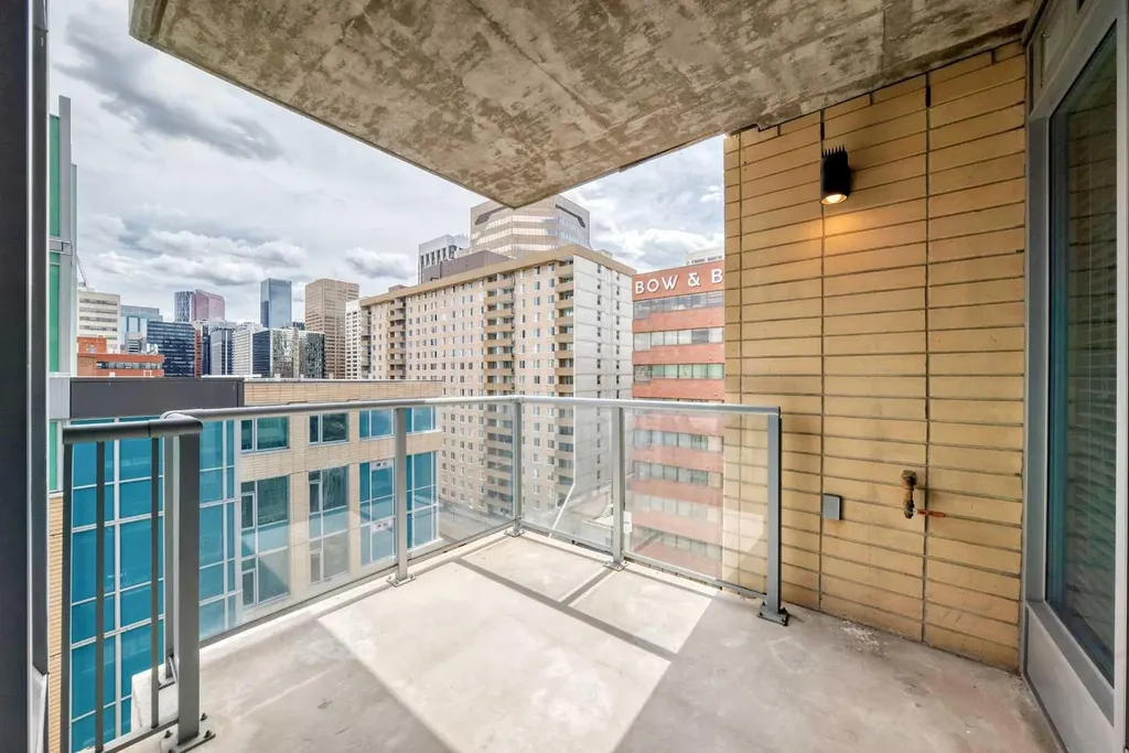 888 4 Avenue SW Calgary AB T2P 0V2