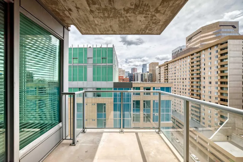 888 4 Avenue SW Calgary AB T2P 0V2
