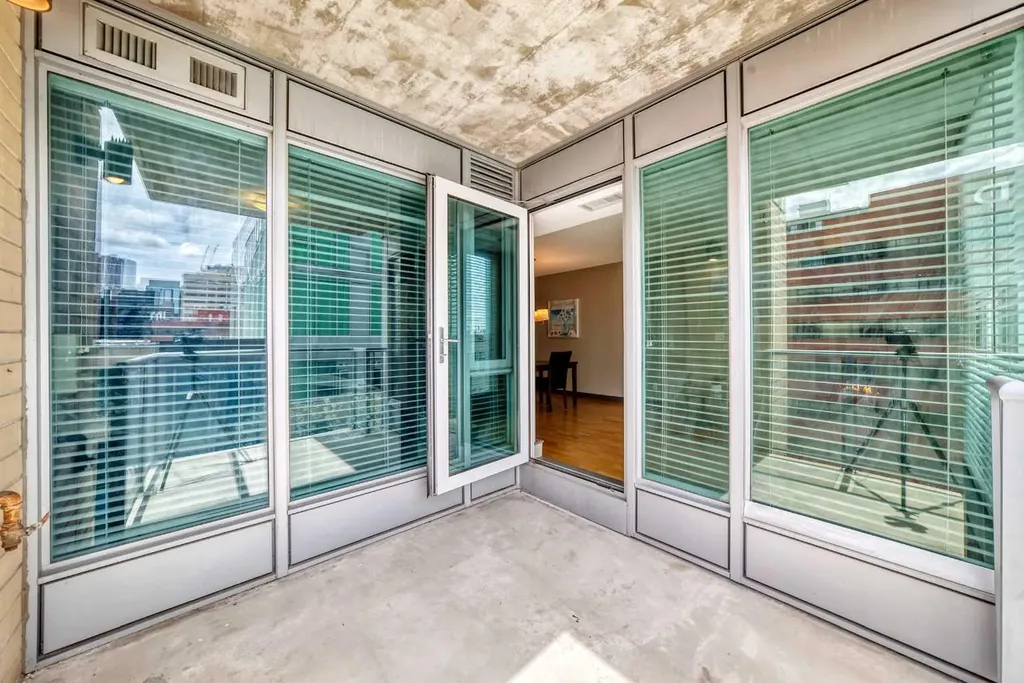 888 4 Avenue SW Calgary AB T2P 0V2