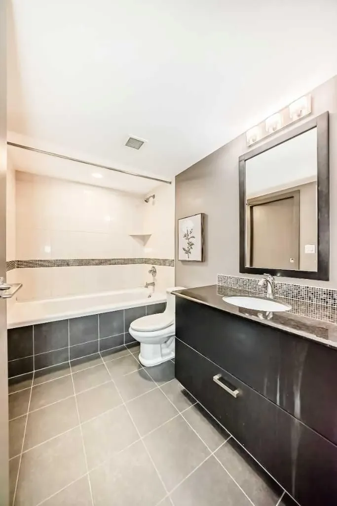 888 4 Avenue SW Calgary AB T2P 0V2