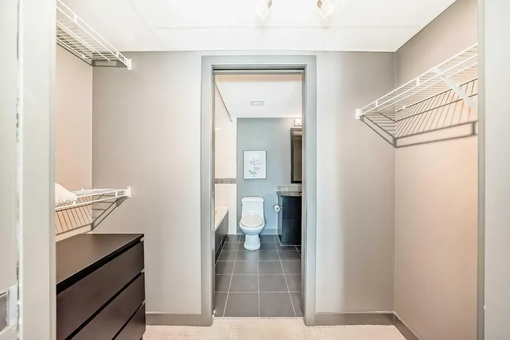 888 4 Avenue SW Calgary AB T2P 0V2