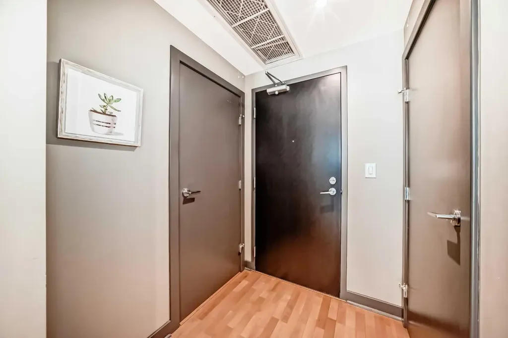 888 4 Avenue SW Calgary AB T2P 0V2