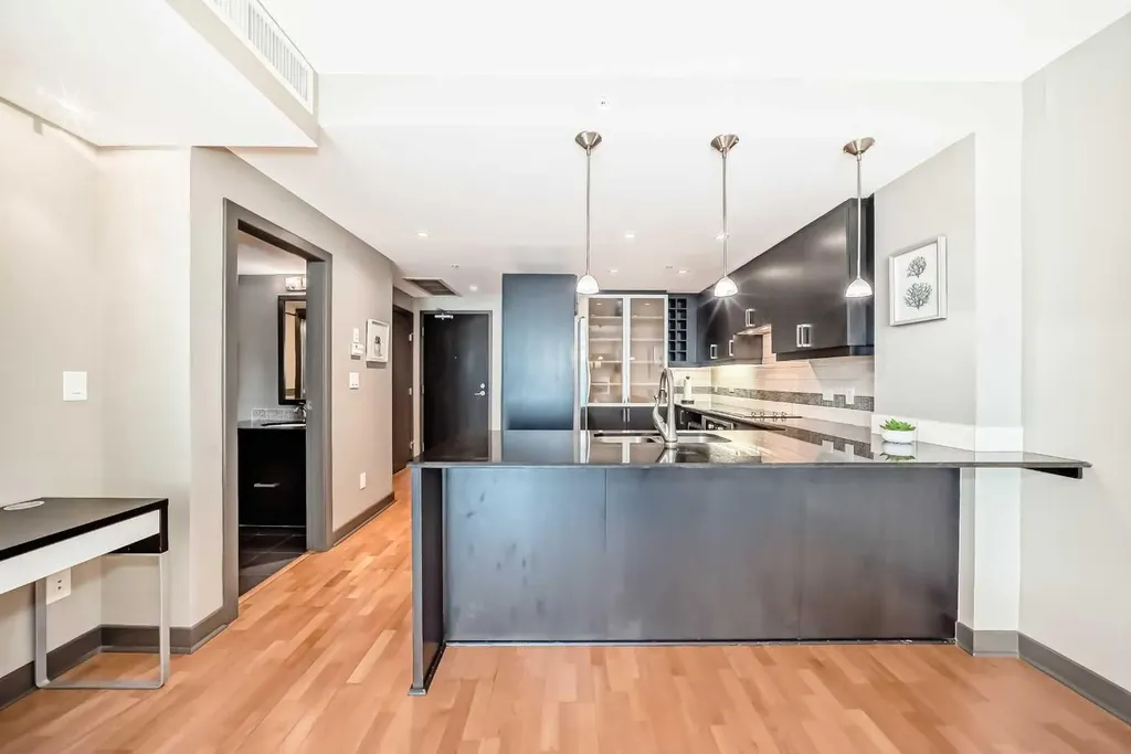 888 4 Avenue SW Calgary AB T2P 0V2