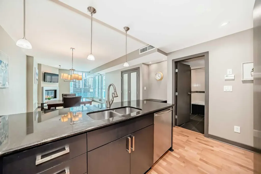 888 4 Avenue SW Calgary AB T2P 0V2
