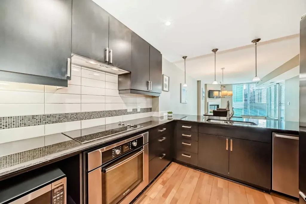 888 4 Avenue SW Calgary AB T2P 0V2
