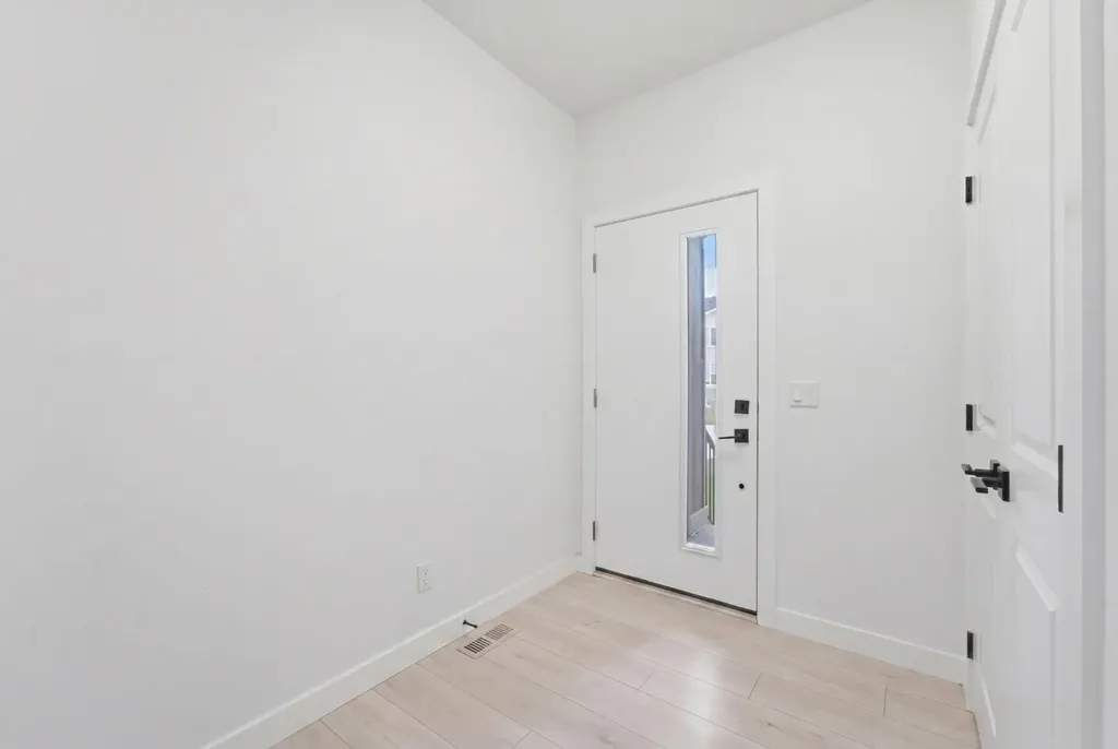 154 South Shore Court Chestermere AB T1X0B4