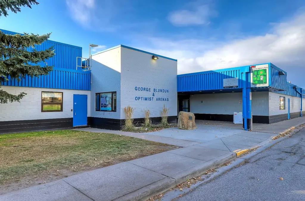 3550 45 Street SW Calgary AB T3E 3V2