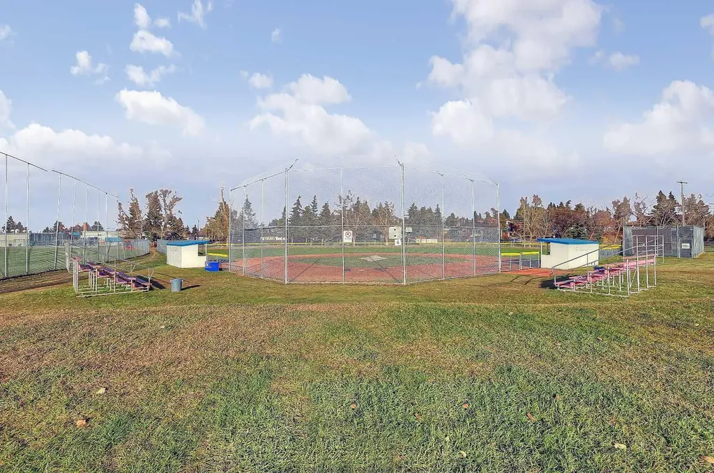 3550 45 Street SW Calgary AB T3E 3V2