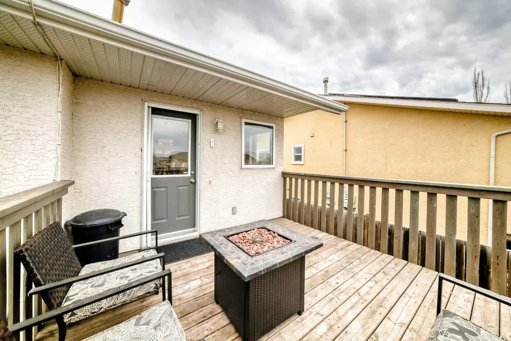 6 Timmons Close Lacombe AB T4L 2M7