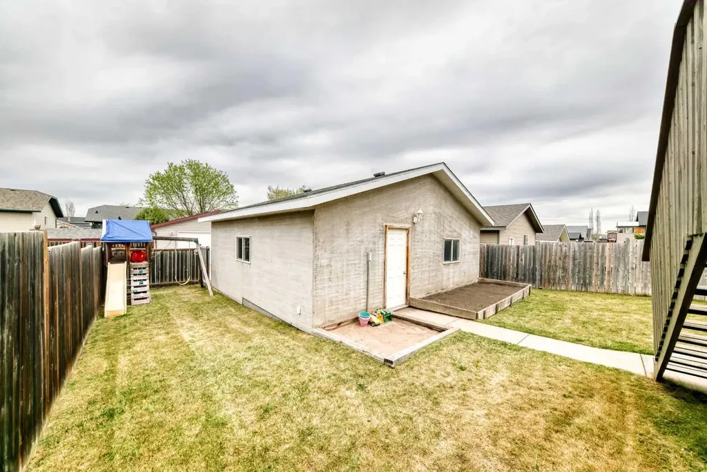 6 Timmons Close Lacombe AB T4L 2M7
