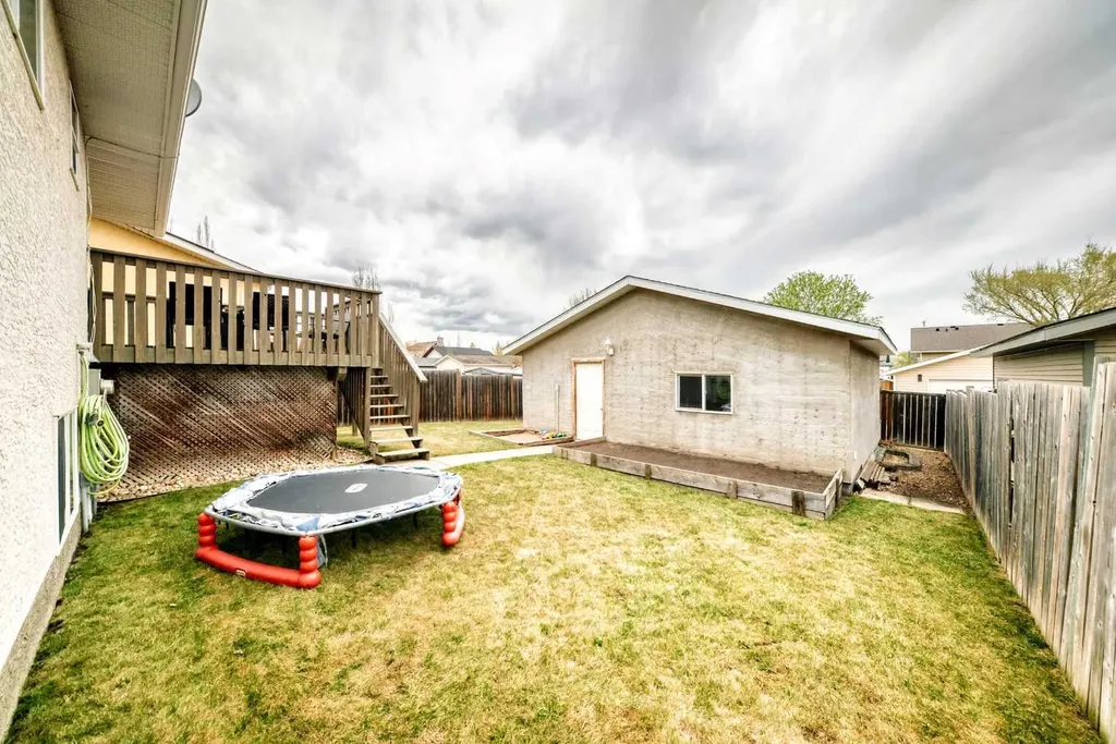 6 Timmons Close Lacombe AB T4L 2M7