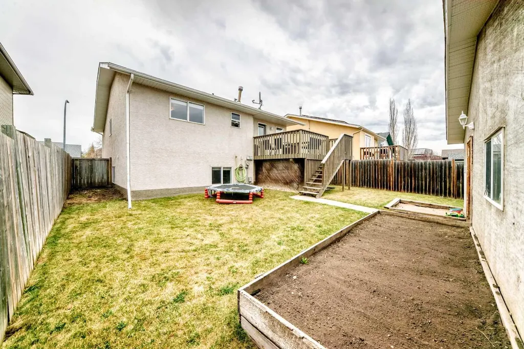 6 Timmons Close Lacombe AB T4L 2M7