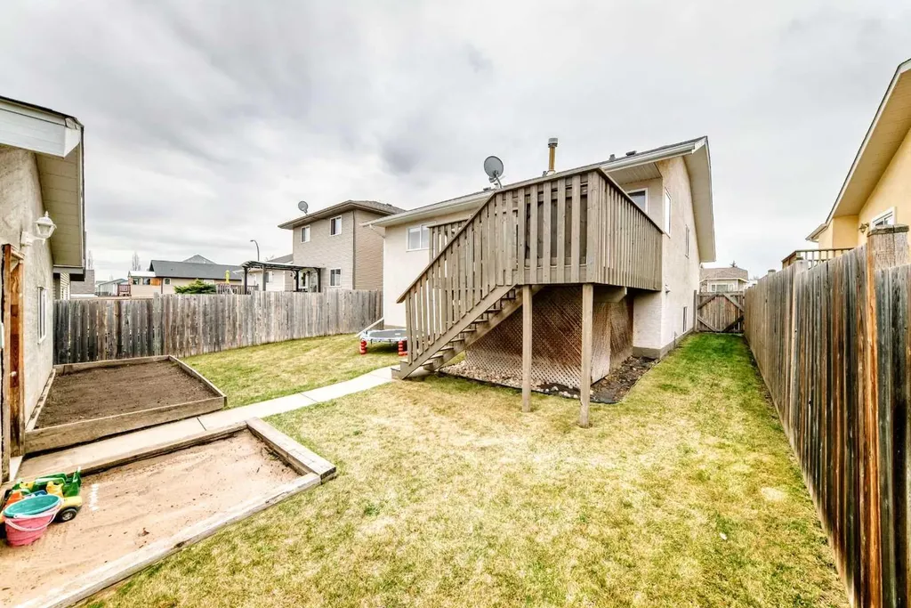 6 Timmons Close Lacombe AB T4L 2M7