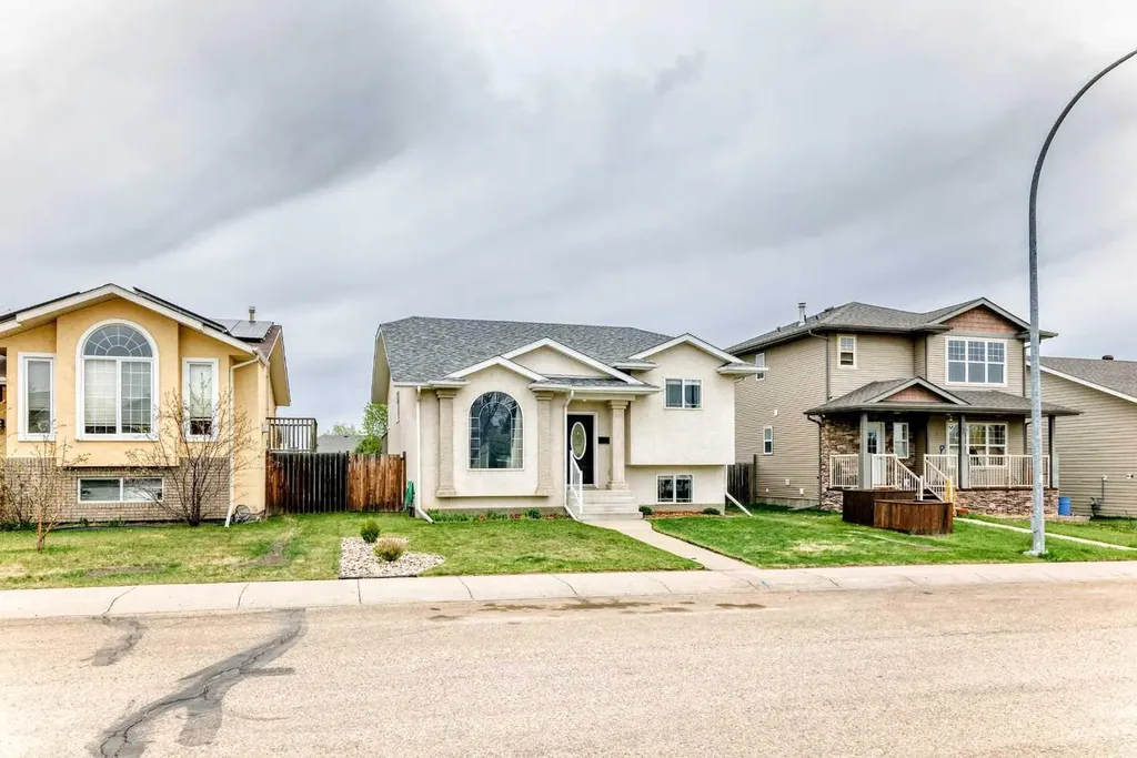 6 Timmons Close Lacombe AB T4L 2M7