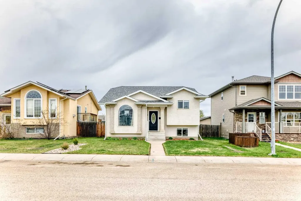6 Timmons Close Lacombe AB T4L 2M7