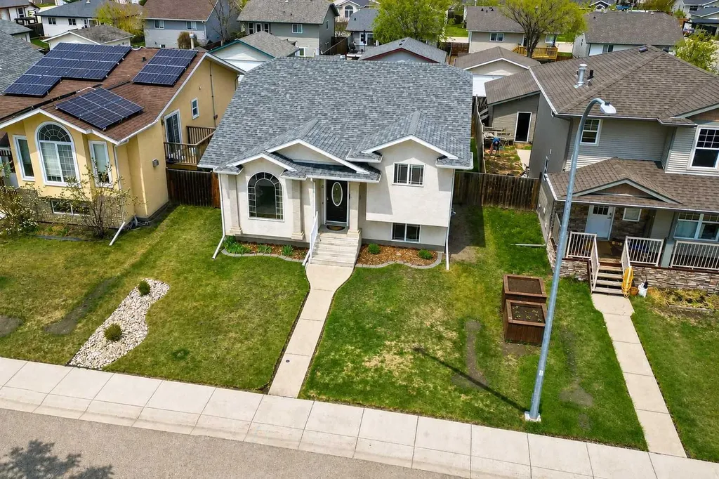 6 Timmons Close Lacombe AB T4L 2M7