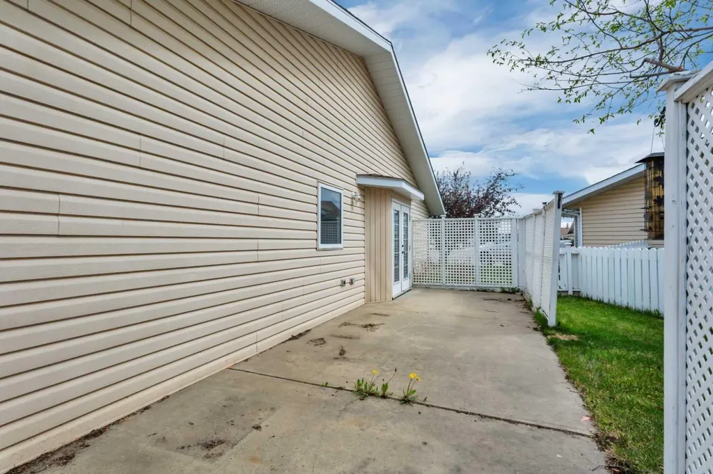 26 Dale Close Red Deer AB T4R 2L5
