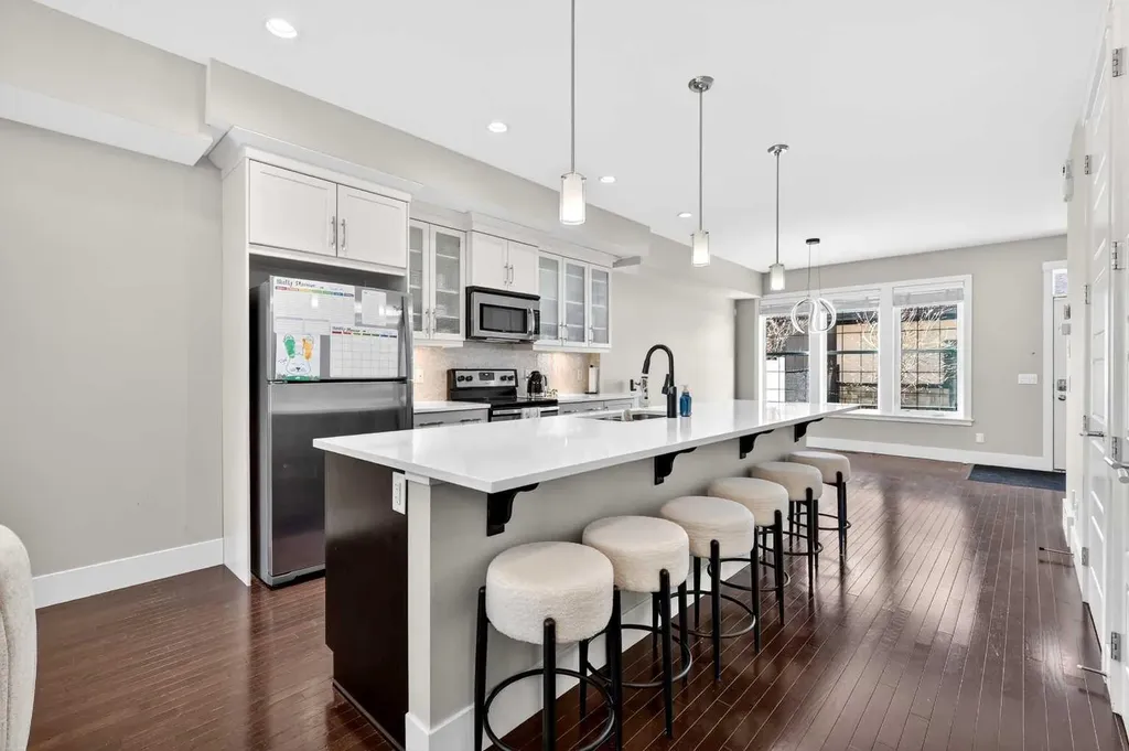 548 Quarry Park Boulevard SE Calgary AB T2C 5E8