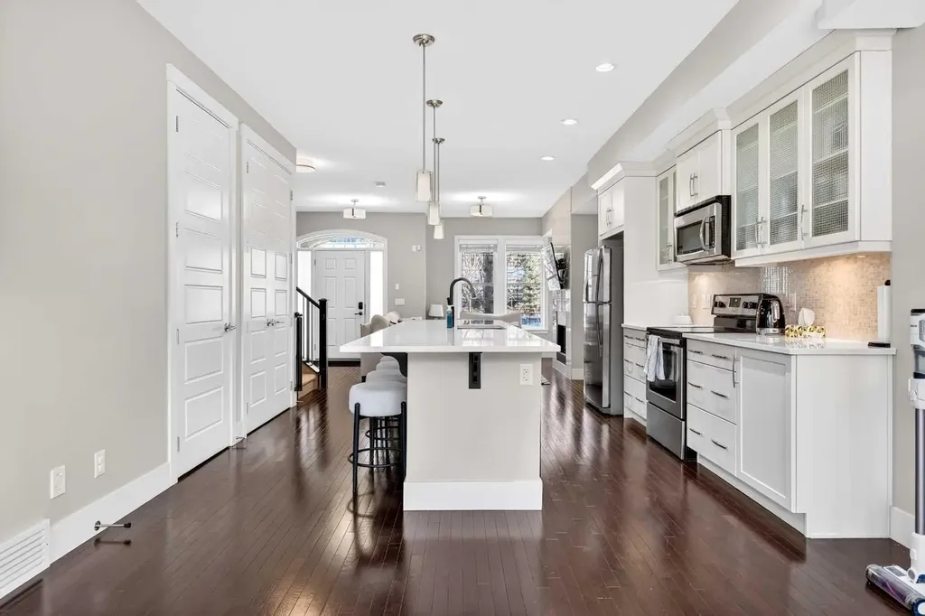 548 Quarry Park Boulevard SE Calgary AB T2C 5E8