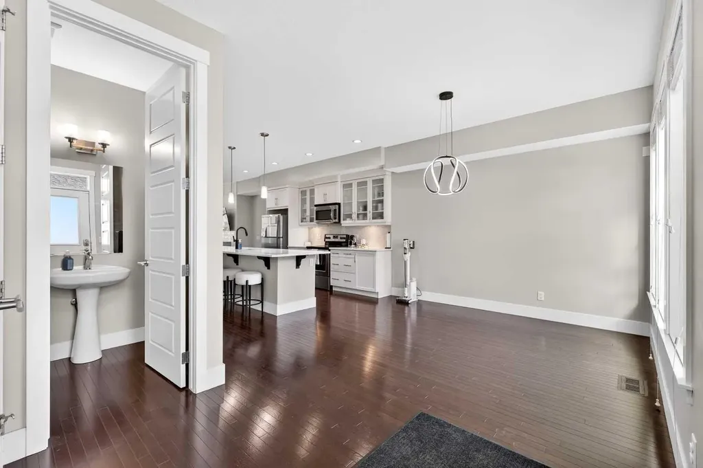 548 Quarry Park Boulevard SE Calgary AB T2C 5E8